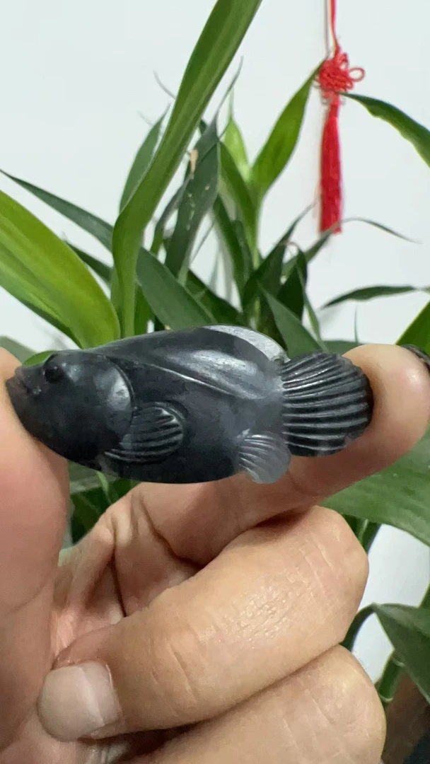 新疆和田玉青花苏工精雕年年有鱼