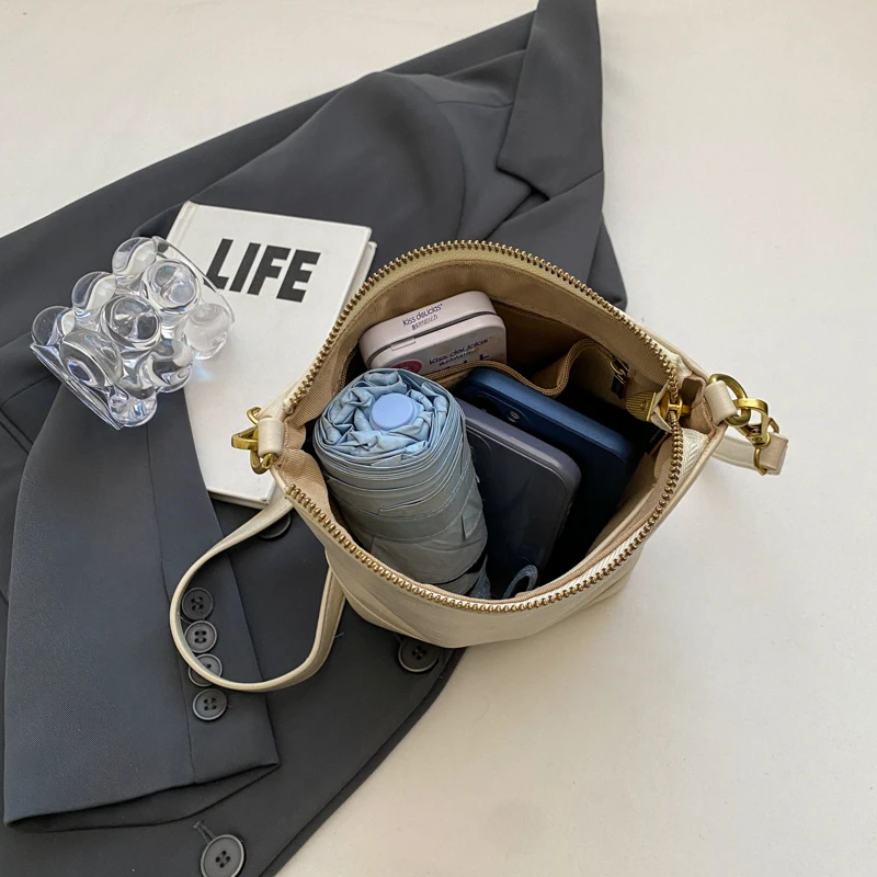 肆壹U早春新款女包时尚小众简约斜挎包