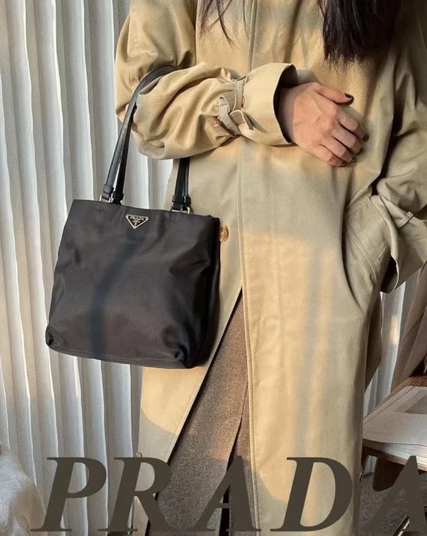 95新 Prada/普拉达 黑银托特/皮肩带/长29/休闲百搭