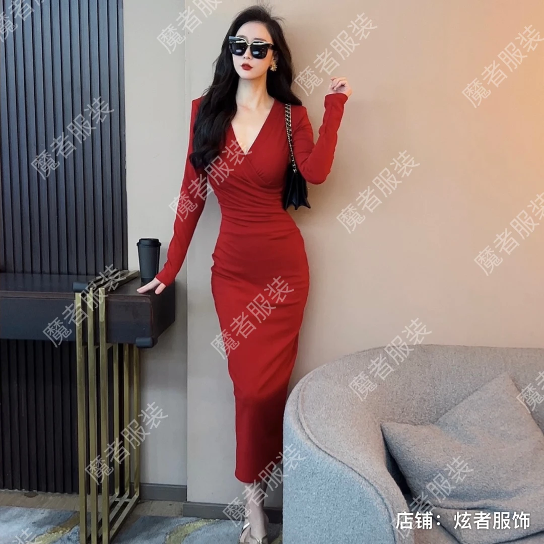 魔者家 磨毛款【撩人心弦】大红新款v领外穿打底性感显瘦弹力连衣裙