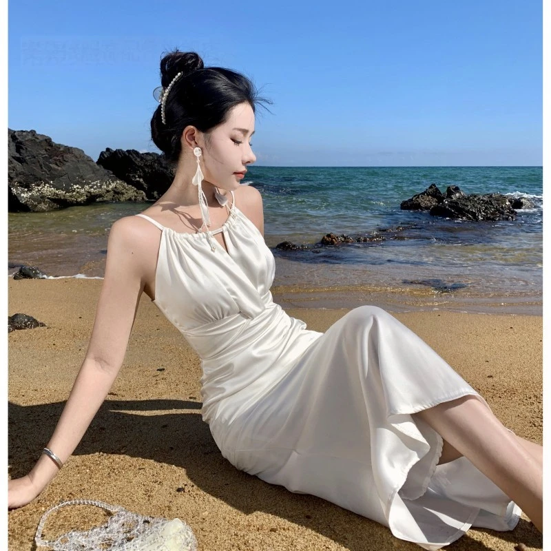 法式白色挂脖吊带连衣裙女缎面鱼尾修身收腰小众高级感气质长裙子