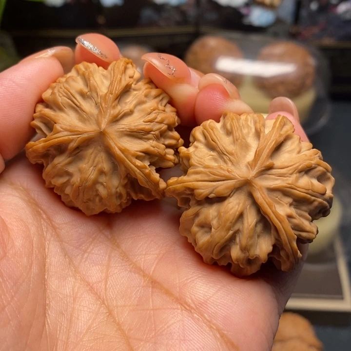 【闪购商品】文玩核桃把件全品球奔