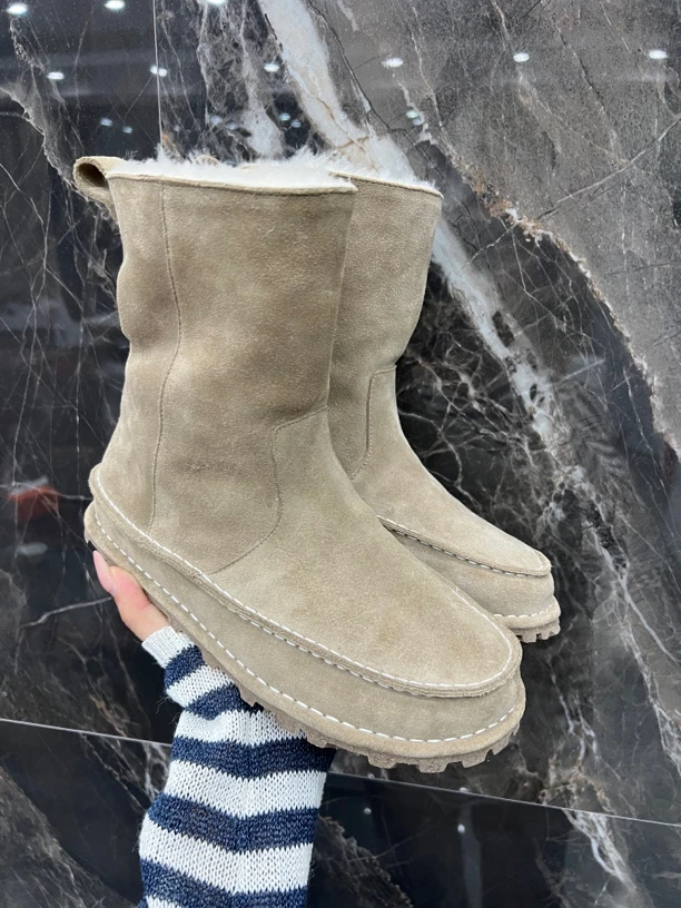 新版款松弛极简低饱和度色系皮毛一体雪地靴