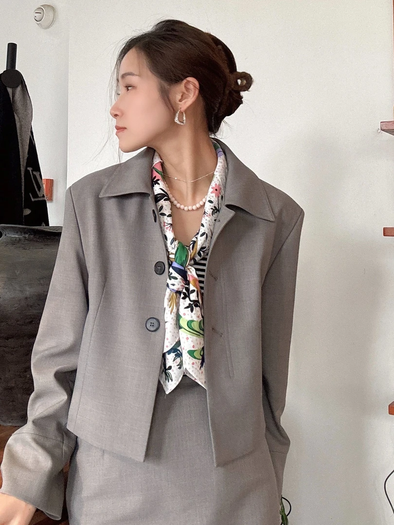 【特价】 格雷系极简高级感立体百搭气质短西装上衣W0627