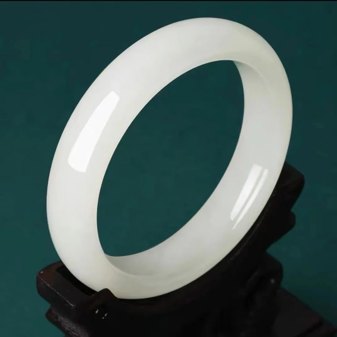 天然玉手镯漂亮的女人戴手镯”新疆金丝玉手镯圈口找客服备注有证