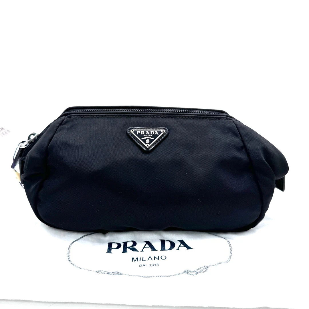 95新 Prada/普拉达 黑色尼龙洗漱手拿包 尺寸20/12