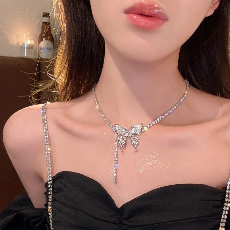 蝴蝶项链女款轻奢水钻小众设计新款爆款潮高级感锁骨链颈链夏