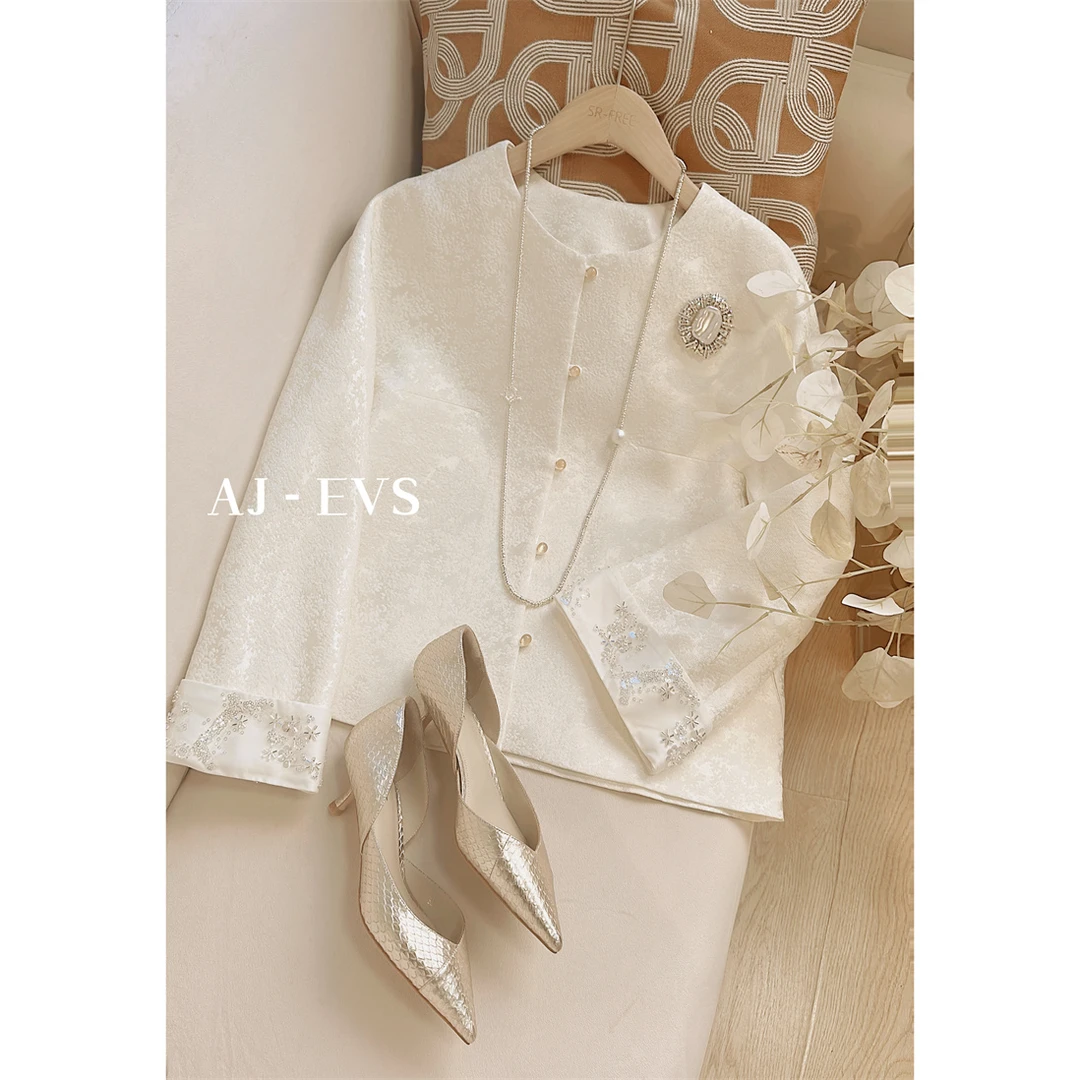 AJ-EVS【金枝玉叶·重工钉珠刺绣提花白色中式风外套时尚短款法式】