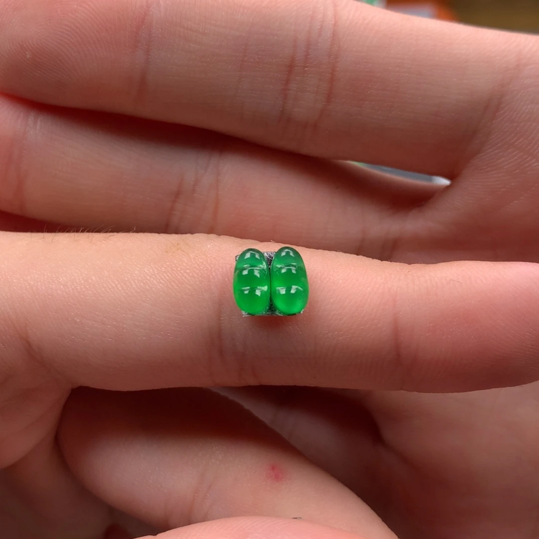 翡翠耳饰未镶嵌董**呀翡翠