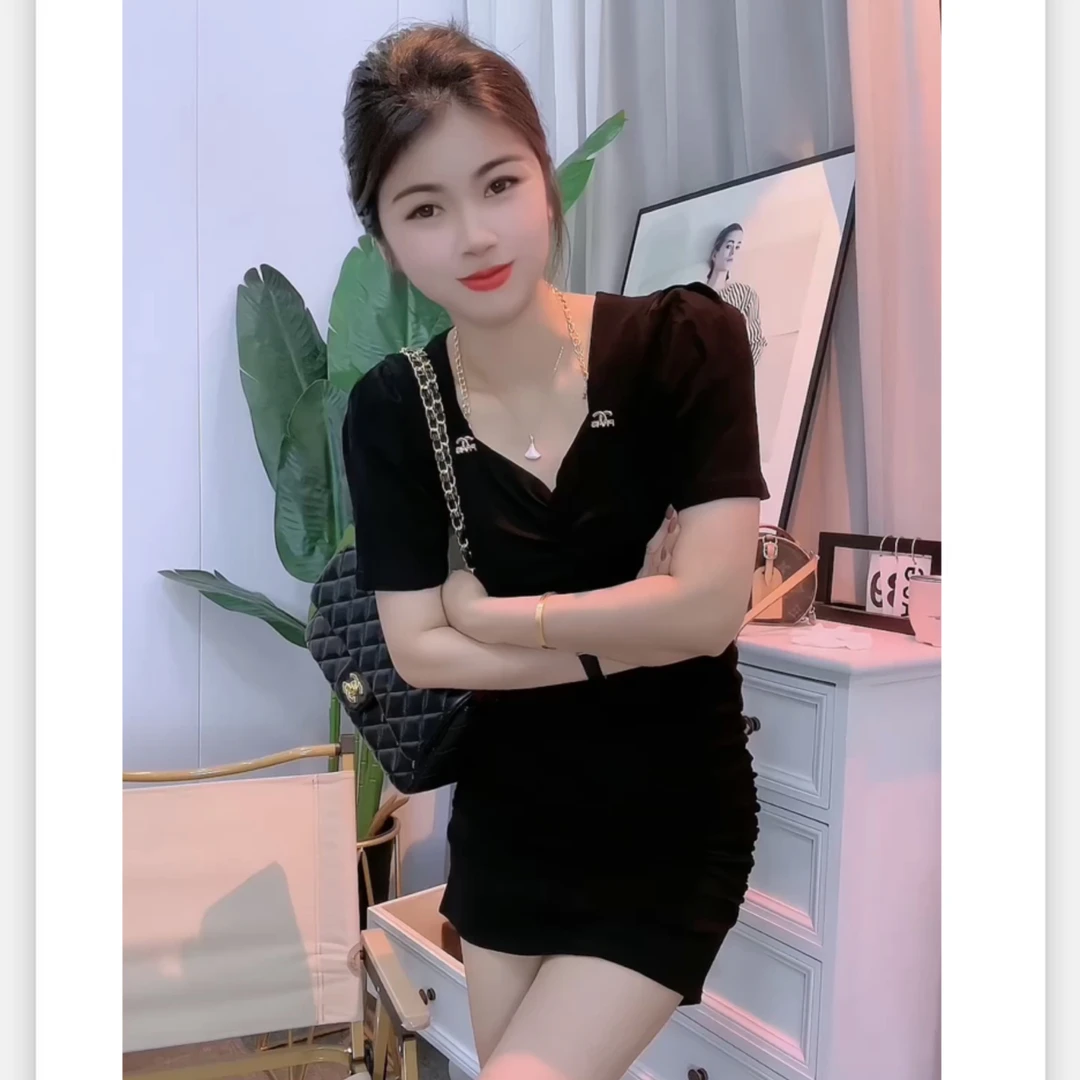 115李小姐家紧身配链连衣裙