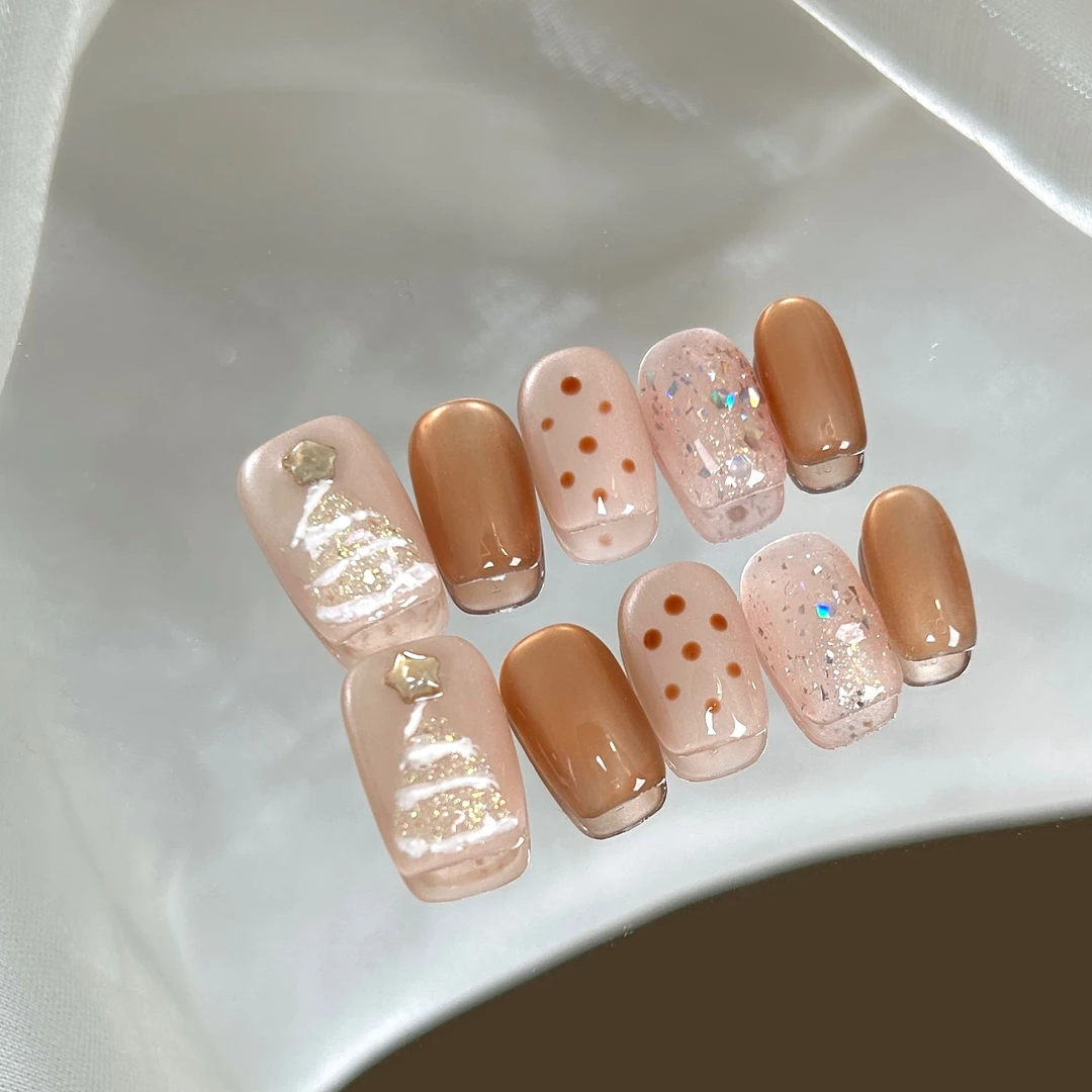 【金勾拜】蓝珊手工穿戴甲秋冬姜黄色手绘圣诞树闪片波点猫眼显白