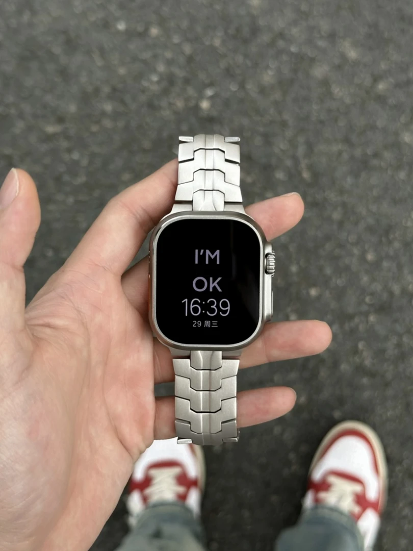 宽体鱼骨金属不锈钢表带适用苹果AppleWatchS10/S9/苹果手表表带