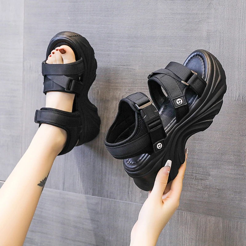 老爹运动凉鞋女款夏季2024新款厚底坡跟内增高女鞋魔术贴沙滩鞋子