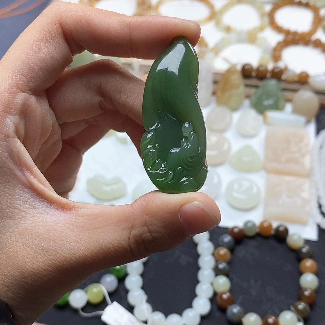 和田玉颈饰未镶嵌碧玉花开见佛