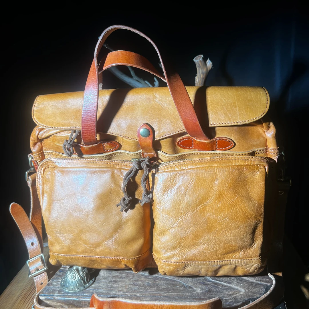 轻奢高档真皮复古牛皮肩包百搭经典商务单肩斜挎大容量公文包