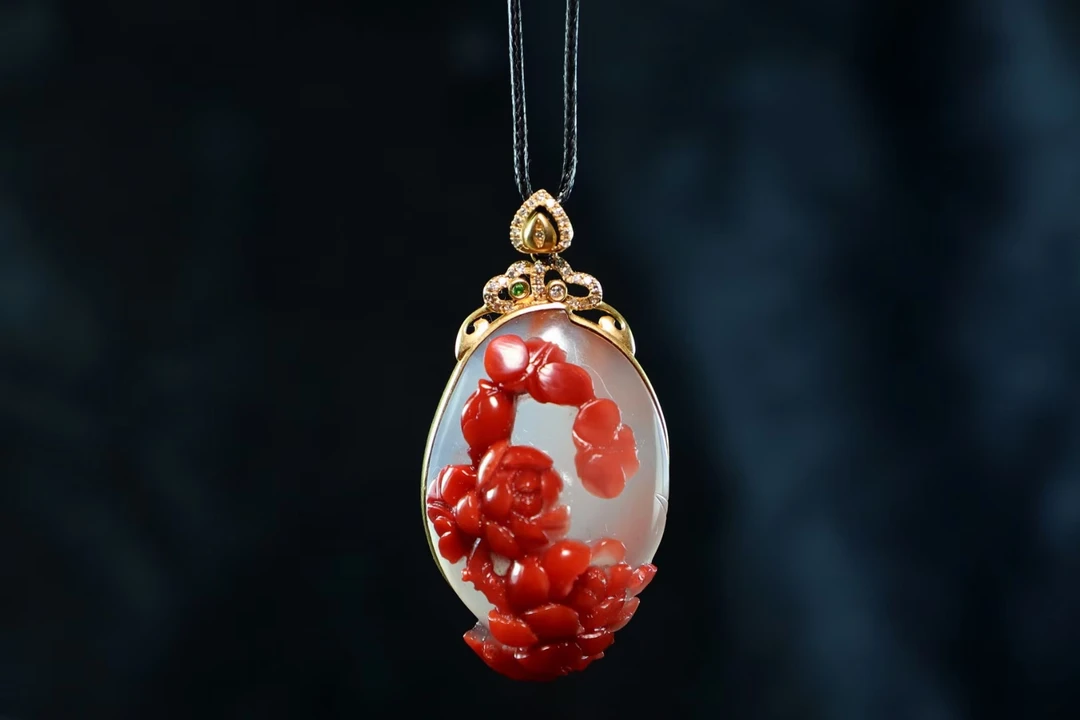 川料九口冰飘南红雕刻镶嵌吊坠 蝶恋花