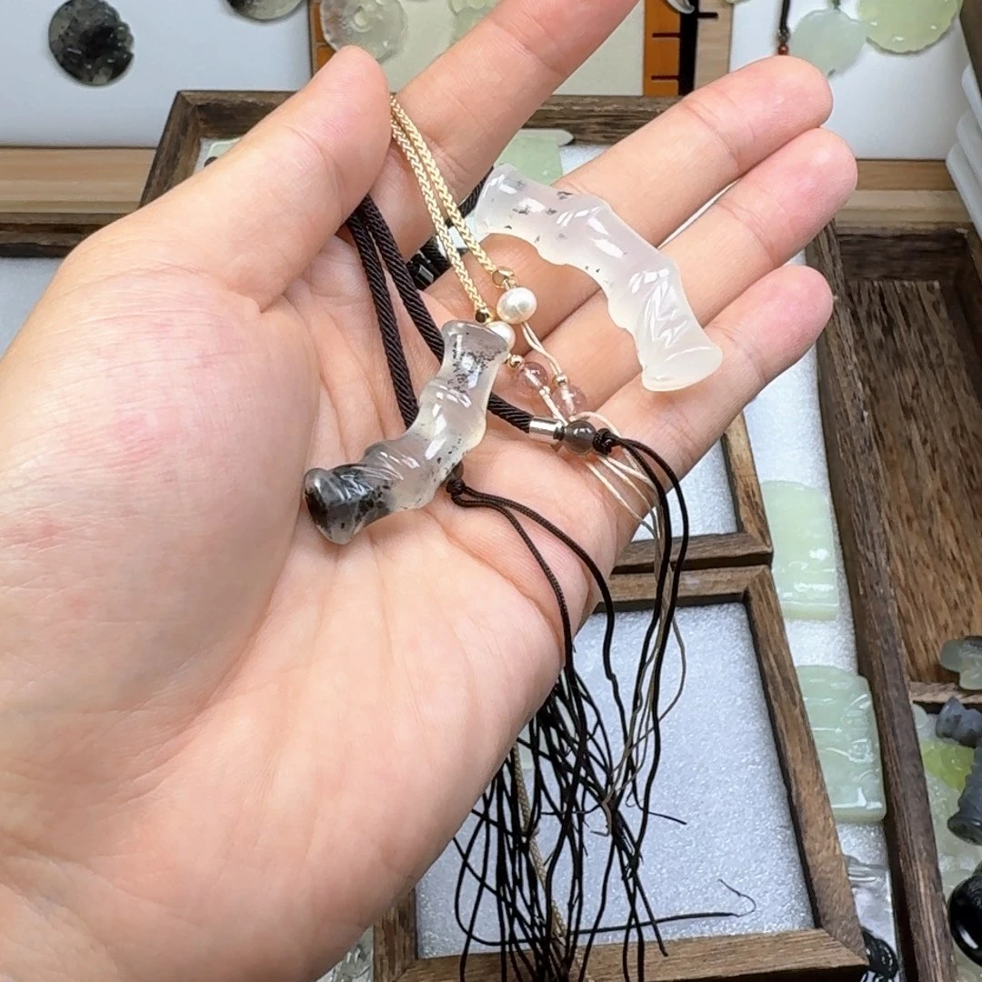 蛇纹石玉吊坠未镶嵌起**班
