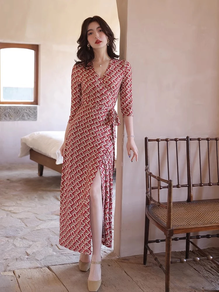 高级感女神范夏气质裹身裙连衣裙复古修身时尚爆款粉色锁链长裙