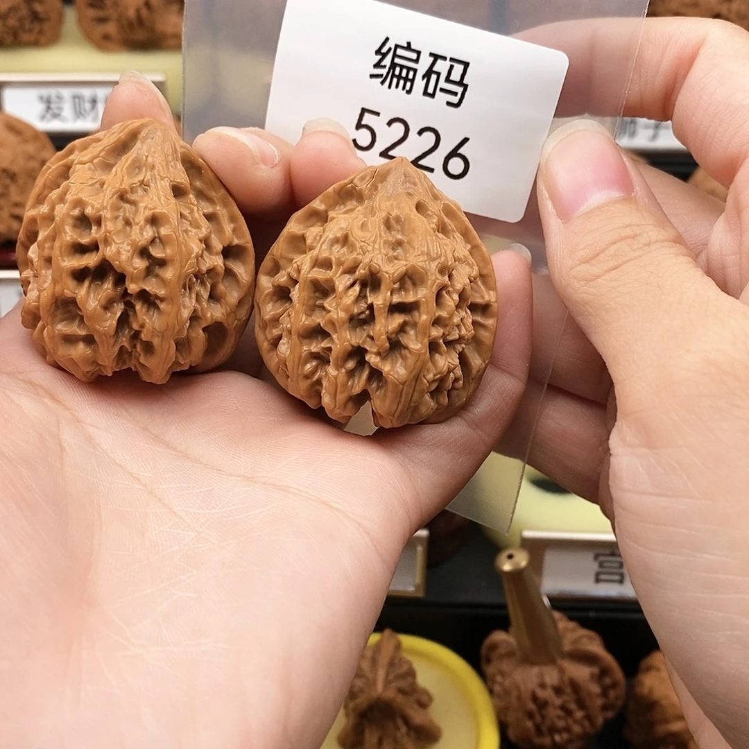 文玩核桃吊坠看****手野牛5226
