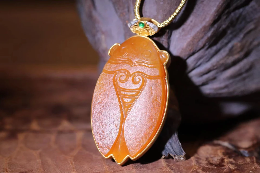 新疆和田玉一鸣惊人吊坠