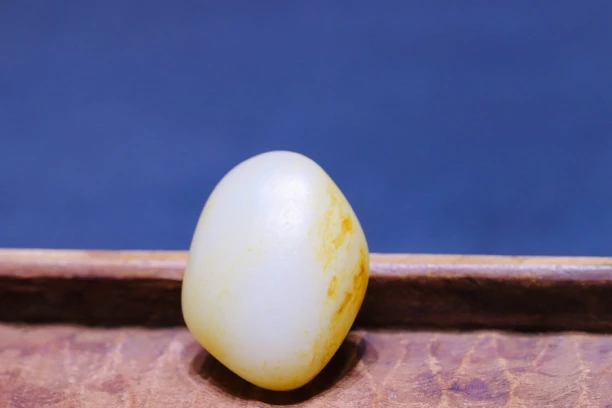 新疆和田玉洒金皮原石