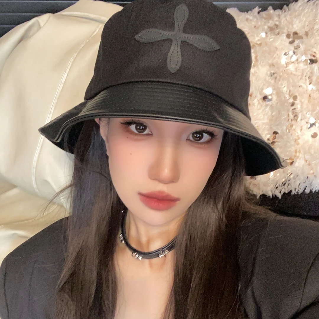 十字花黑色拼皮牛仔盆帽百搭显脸小时尚小众网红超显贵休闲渔夫帽