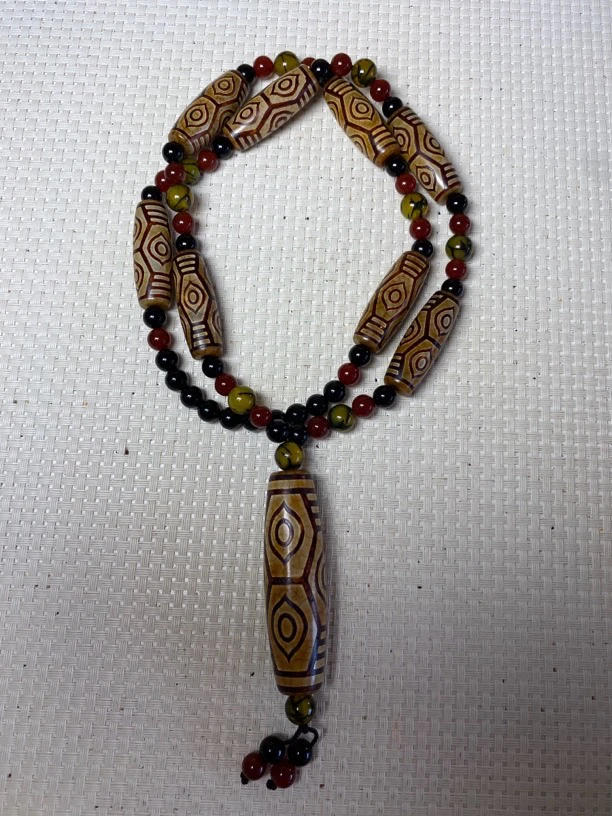 天然玛瑙老藏珠龙六眼项链