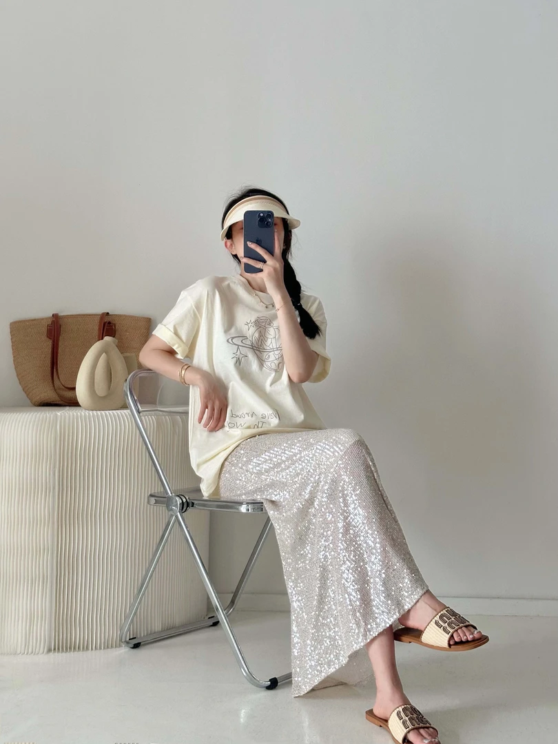 卡通杏色兔子T恤+闪闪亮片半身裙裙套装