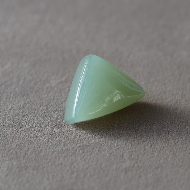 新疆和田玉且末蓝金字塔无事牌吊坠