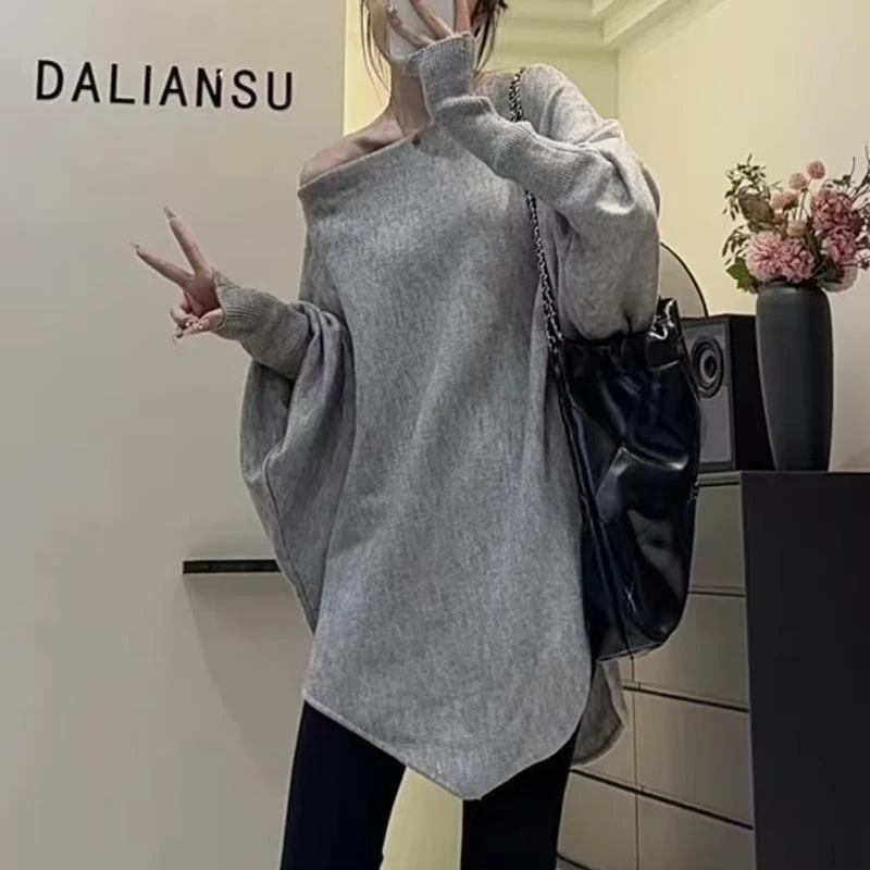 【巴黎之恋】秋季时尚慵懒风斜领露肩不规则设计感长袖针织上衣女