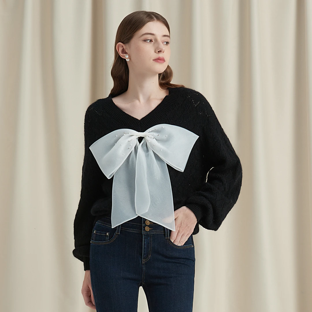 【诗语专属】Caroline秋季新款V领蝴蝶结珍珠宽松针织衫ECRCDB32