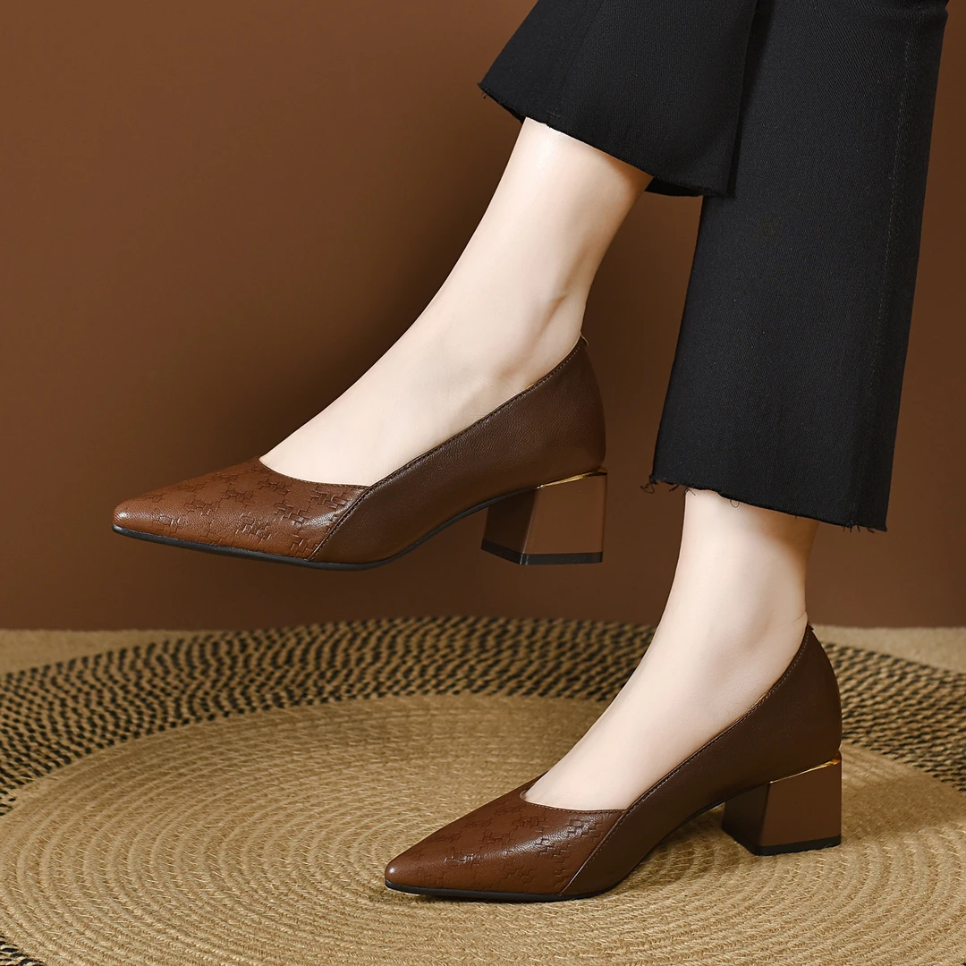 粗跟单鞋女真皮春秋款百搭气质浅口女鞋头层羊皮尖头中跟皮鞋大码