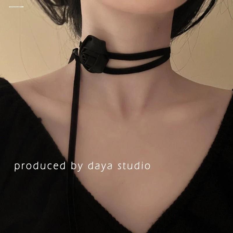 女2024时尚显白潮缎面玫瑰丝绒项链质感个性轻奢气质精致新款简约