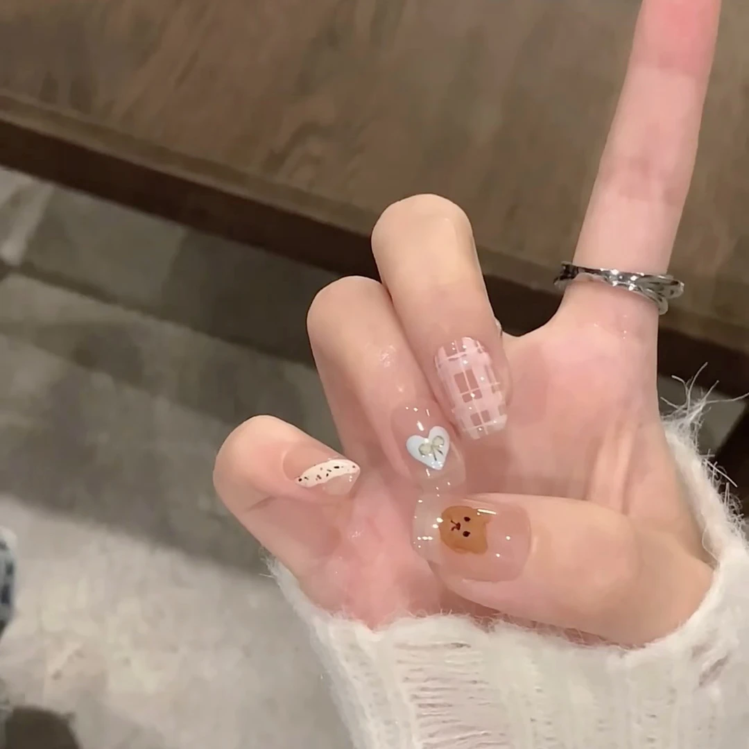【开心小熊】高颜值手工穿戴甲新款手绘小熊可爱高级感椭圆甲美甲