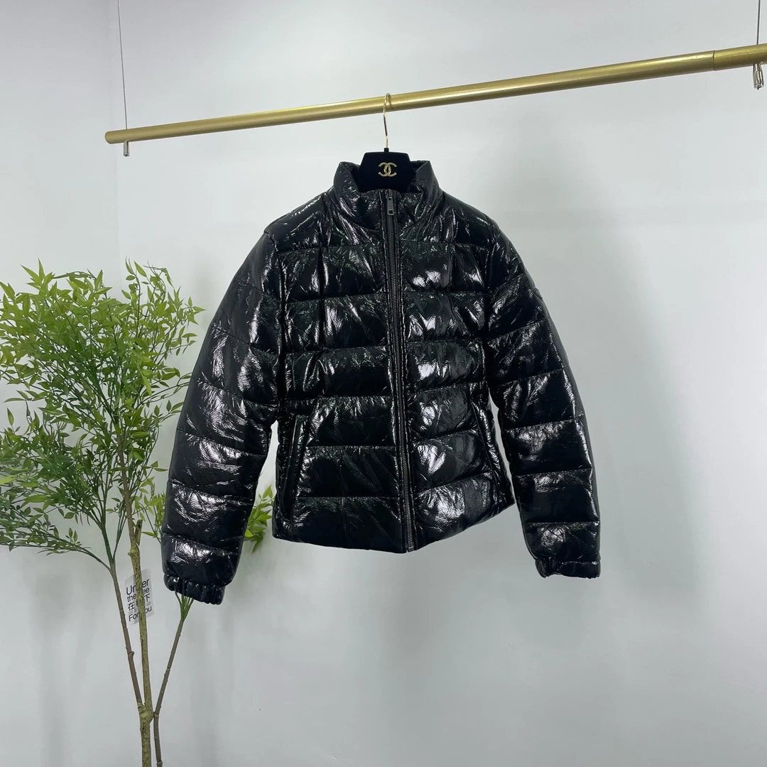 Prada 普拉达 漆皮亮面三角标羽绒服 46码/95新/无配件 YM0899