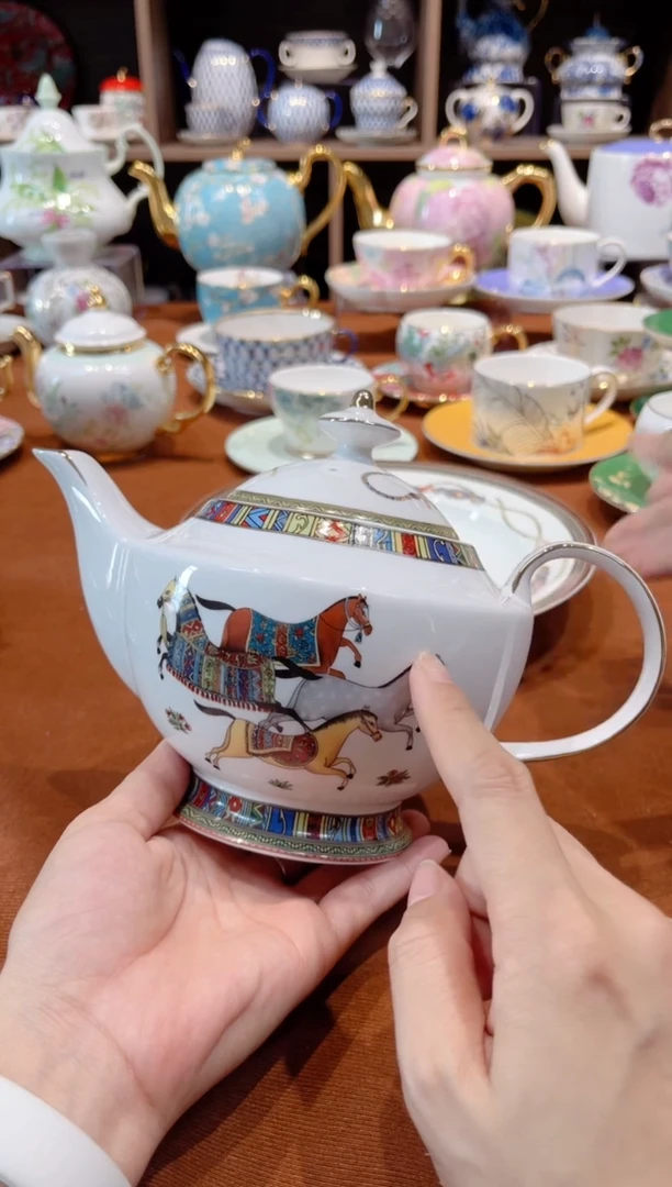【闪购商品】瓷片马图水壶······