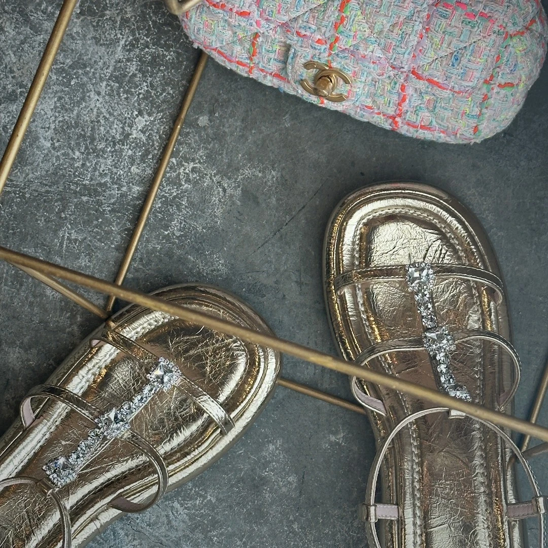 F4053101素拉那里  素拉推荐超仙水钻一字带中跟厚底百搭凉鞋