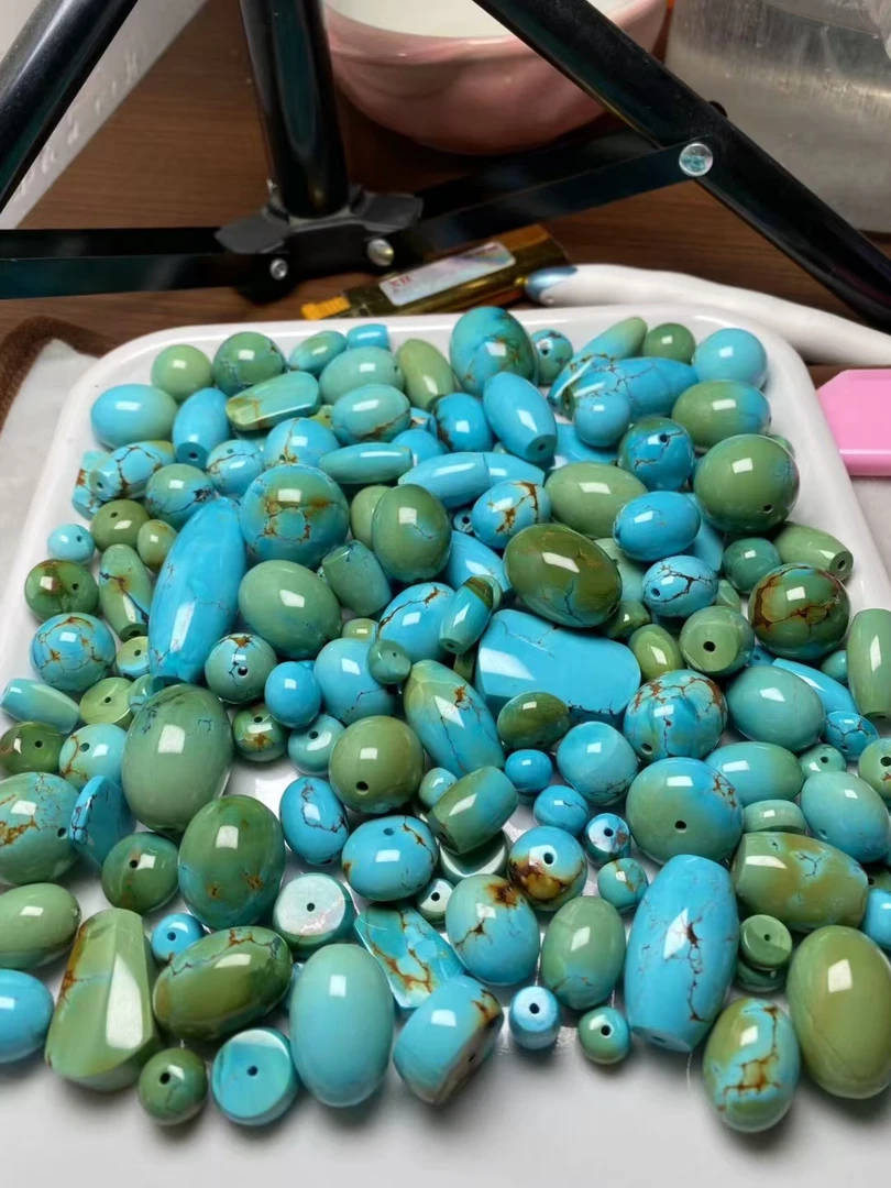 精品原矿绿松石一堆