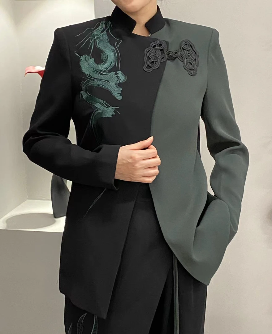 复古休闲设计师款新中式墨绿色拼接龙刺绣盘扣西装外套围裹腰套装