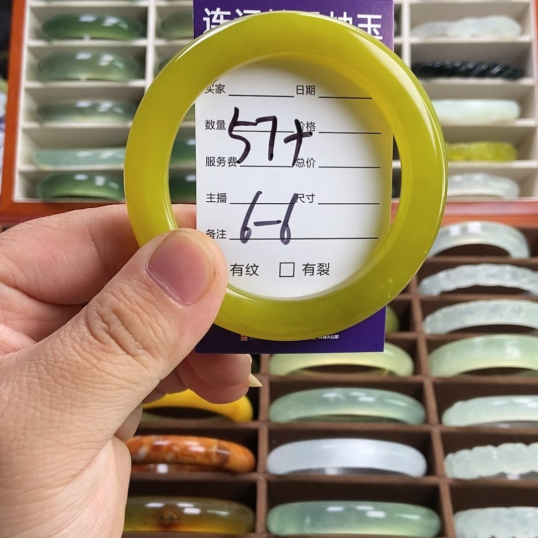 蛇纹石玉手镯未镶嵌锦****室