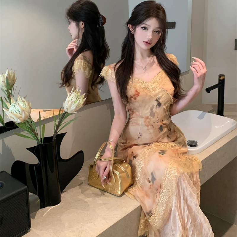 法式复古碎花背心连衣裙女夏季气质蕾丝裙子花边V领收腰显瘦长裙