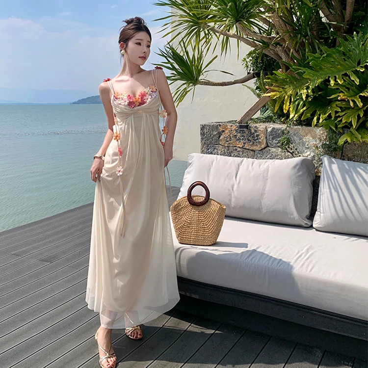 法式绝美吊带连衣裙女夏季超仙性感露背裙子海边度假沙滩飘逸长裙