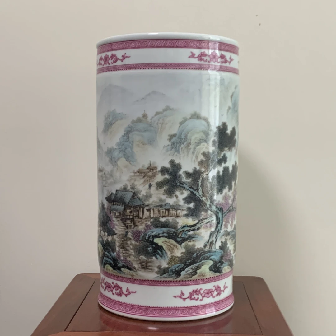 粉彩山水粉边圆形瓶