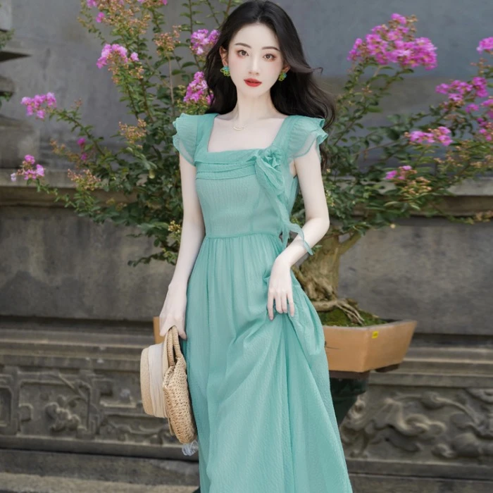 法式方领飞飞袖甜美连衣裙女2023小众设计感海边度假风长裙子8233
