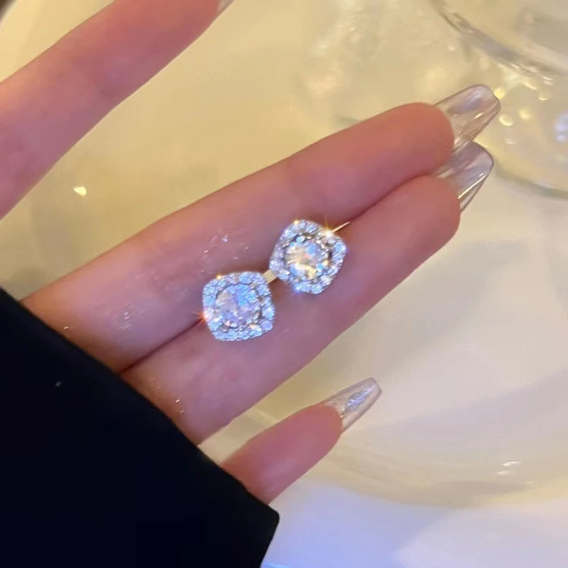 铜合金锆石耳饰 超闪银色锆石满钻方形耳钉女 轻奢小众气质耳环
