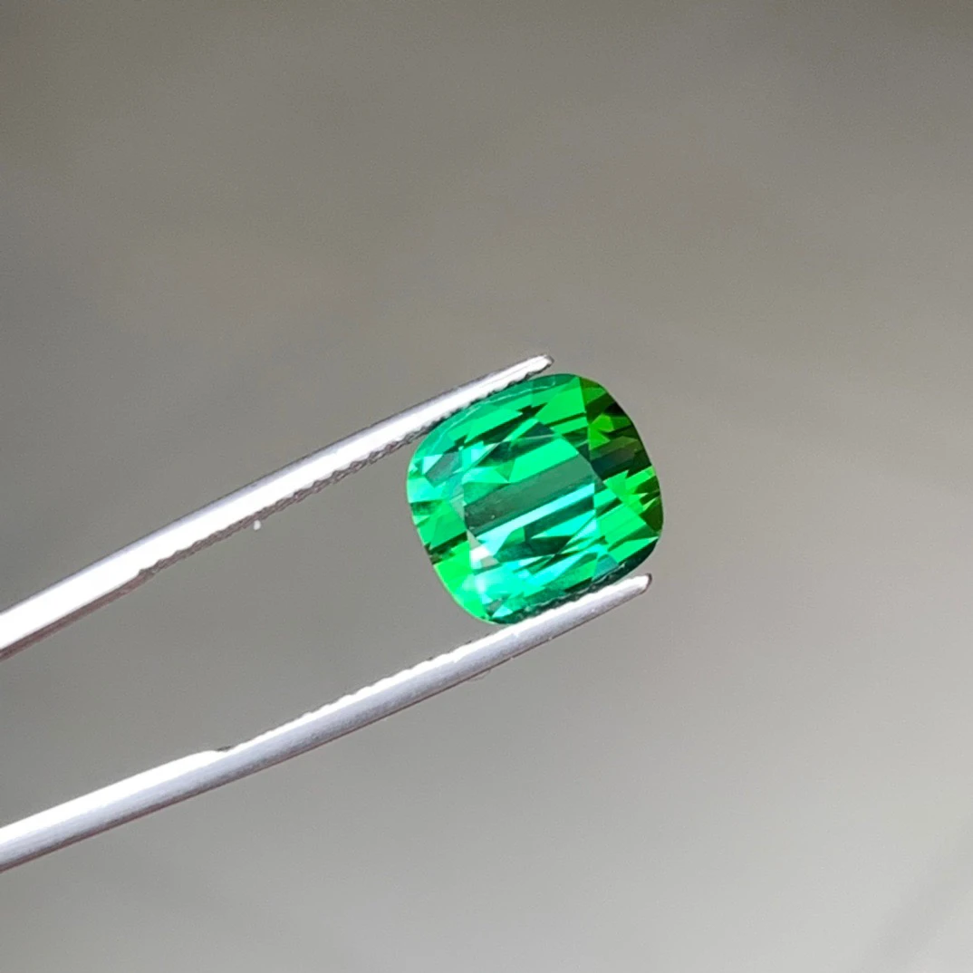 天然电光绿碧玺5.18克拉