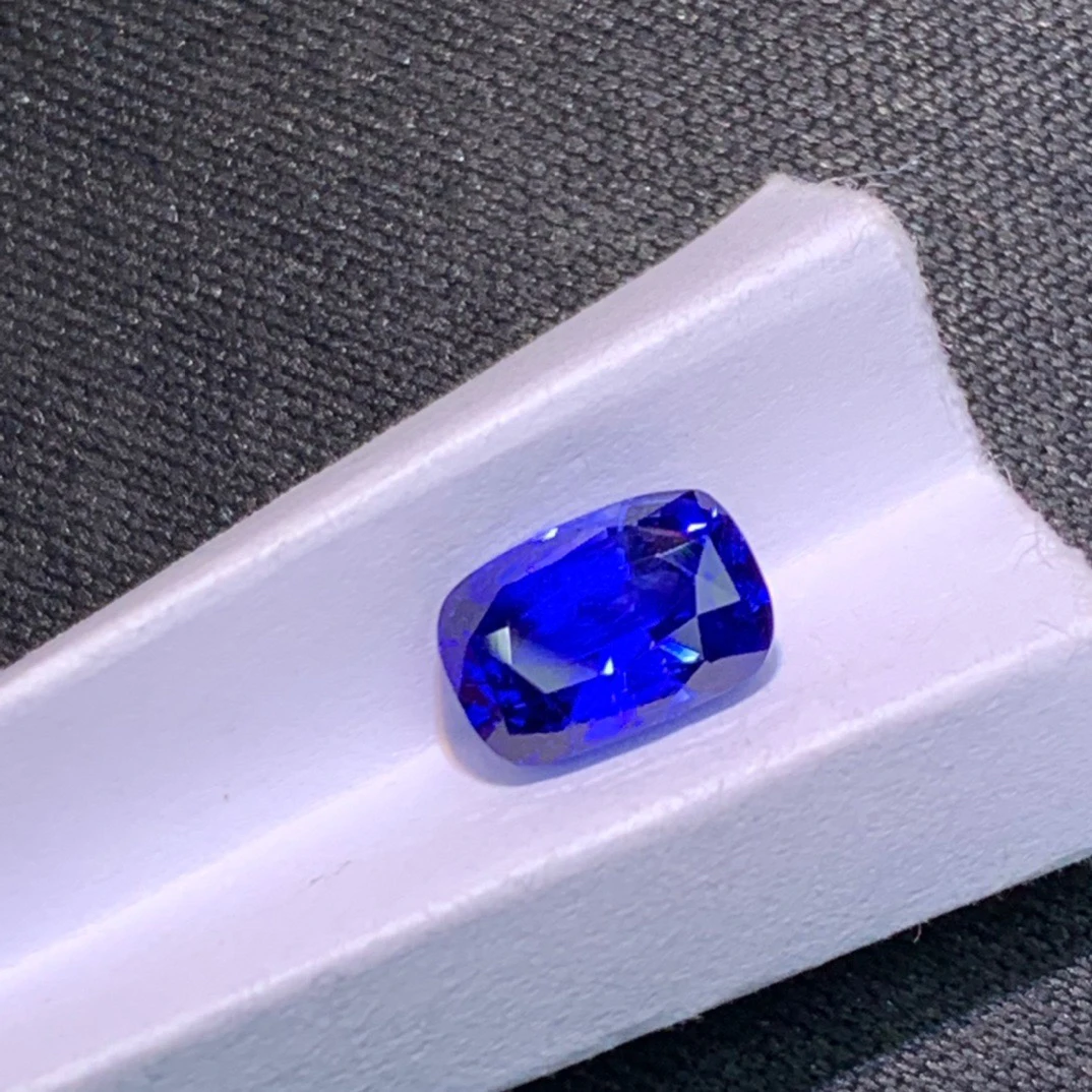 天然皇家蓝色蓝宝石1.7克拉