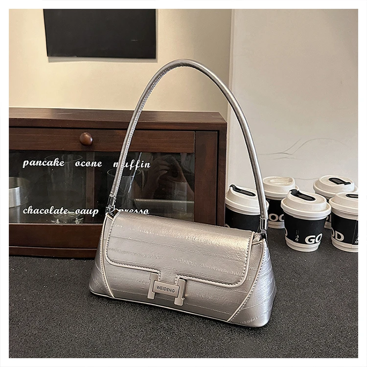 【粉丝专属】薇登轻奢腋下法棍包女新款时尚百搭单肩包（不带礼盒）