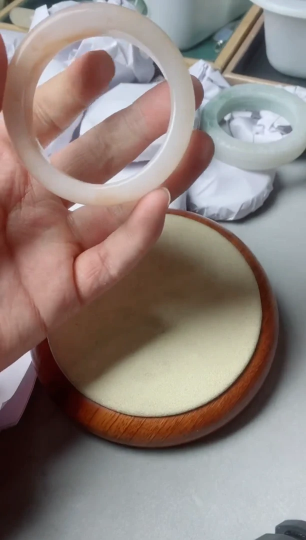 【闪购商品】石英质玉手镯未镶嵌5253