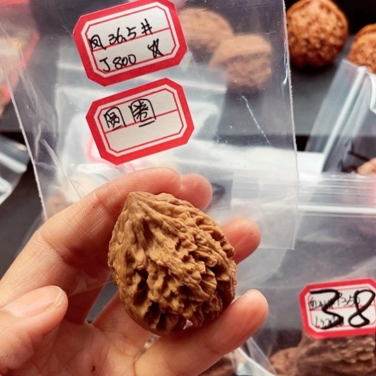 文玩核桃把件圆**圈凤翎